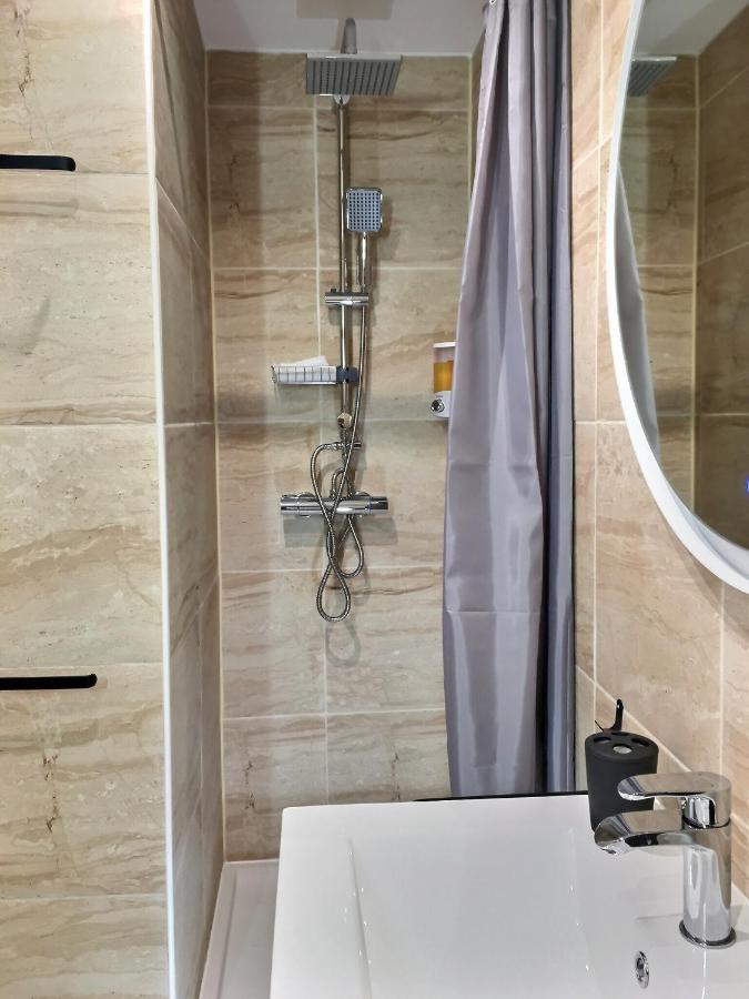 Bleu Lavande - Coquet Appartement Ambiance Village 이스틀 외부 사진