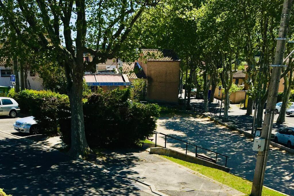 Bleu Lavande - Coquet Appartement Ambiance Village 이스틀 외부 사진